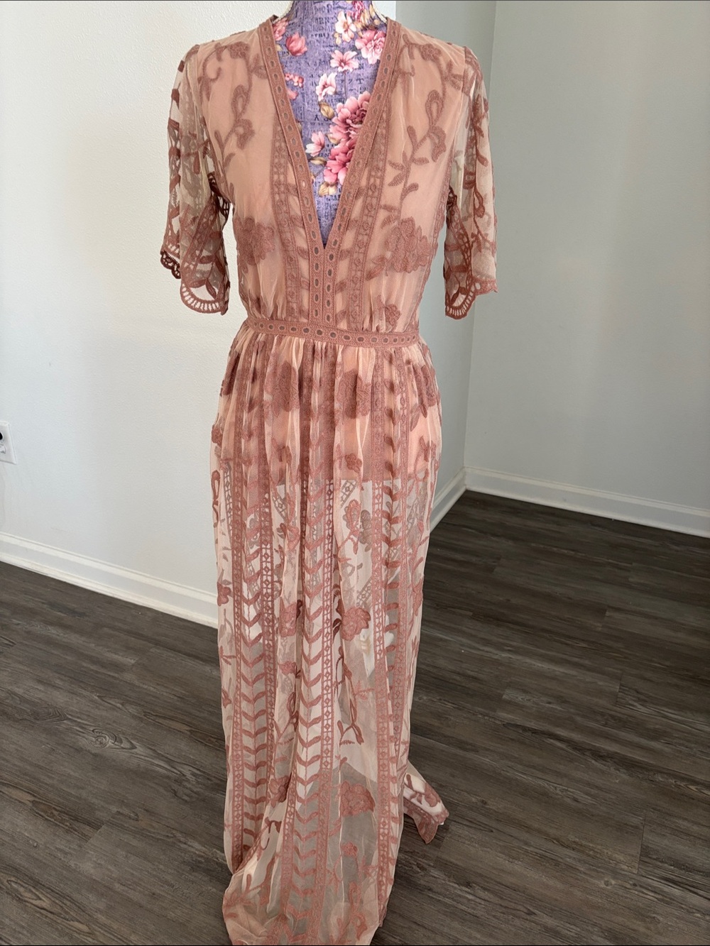Romantic Dusty Rose Lace Maxi Dress with V-Neck